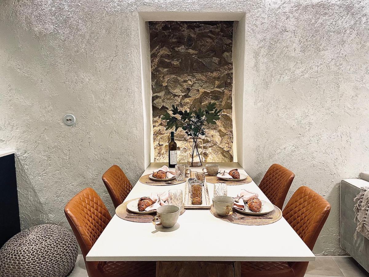 New Design & High Standard Apt From 16Th Century In Old Town-Free Parking Bratislava Extérieur photo