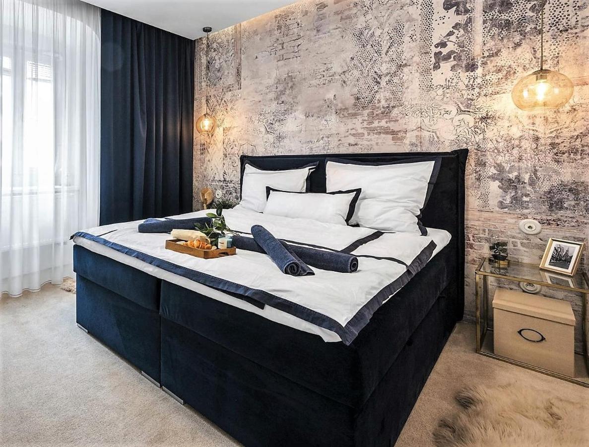 New Design & High Standard Apt From 16Th Century In Old Town-Free Parking Bratislava Extérieur photo
