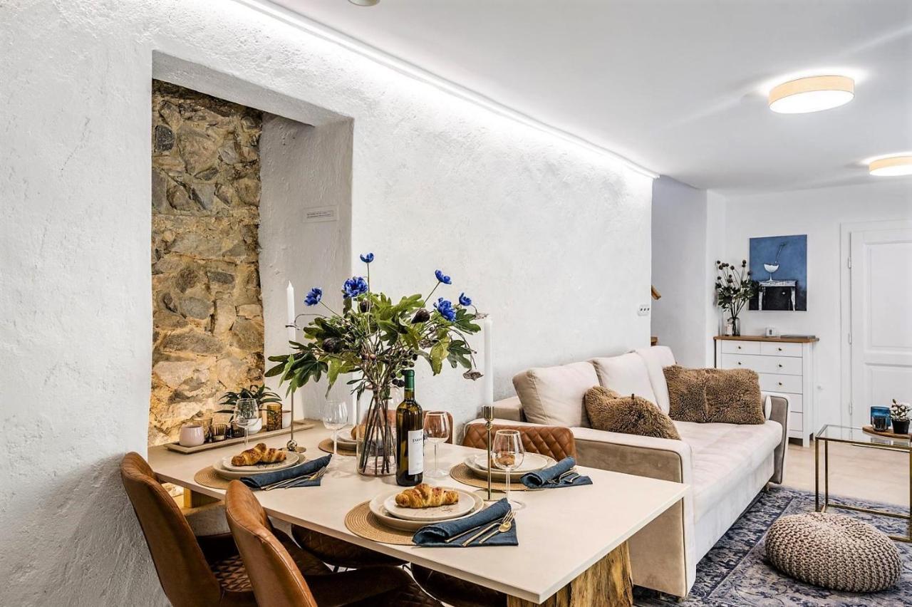 New Design & High Standard Apt From 16Th Century In Old Town-Free Parking Bratislava Extérieur photo