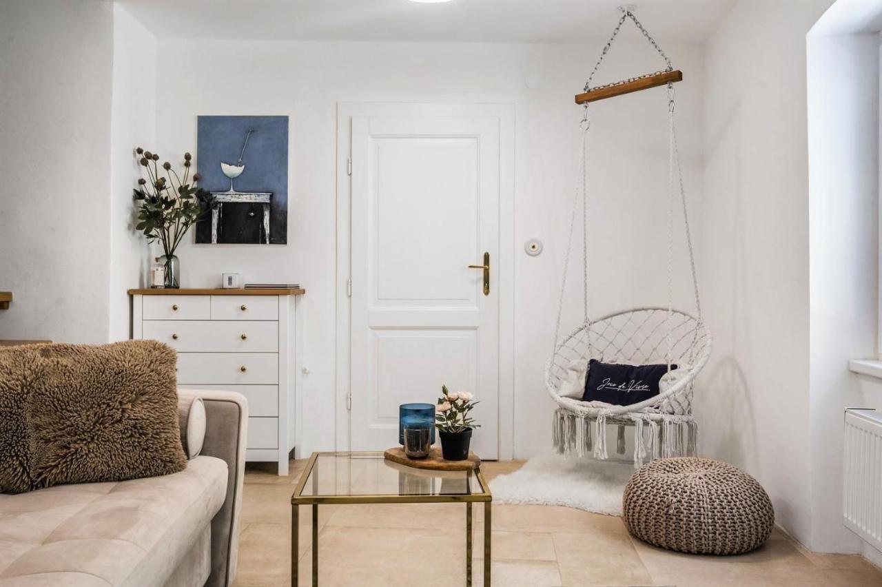 New Design & High Standard Apt From 16Th Century In Old Town-Free Parking Bratislava Extérieur photo