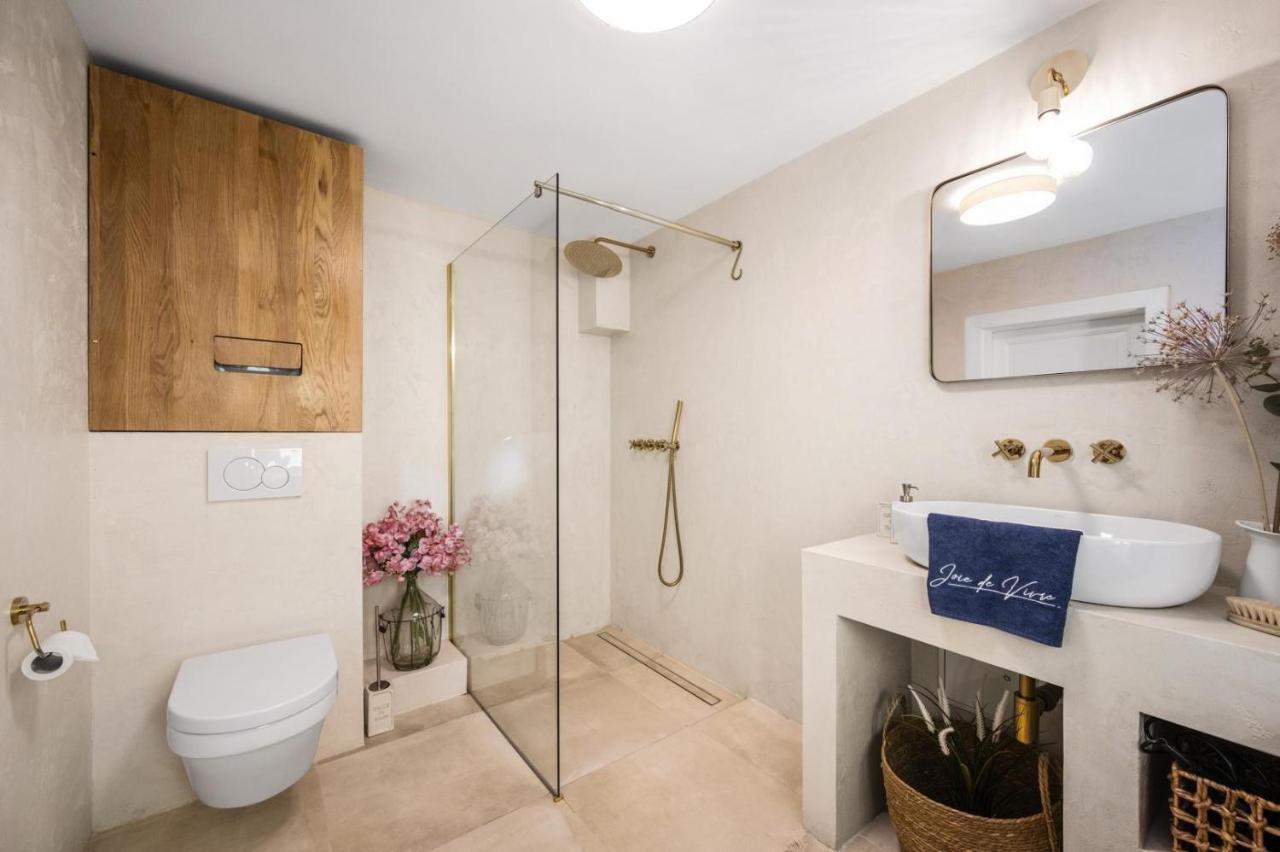 New Design & High Standard Apt From 16Th Century In Old Town-Free Parking Bratislava Extérieur photo