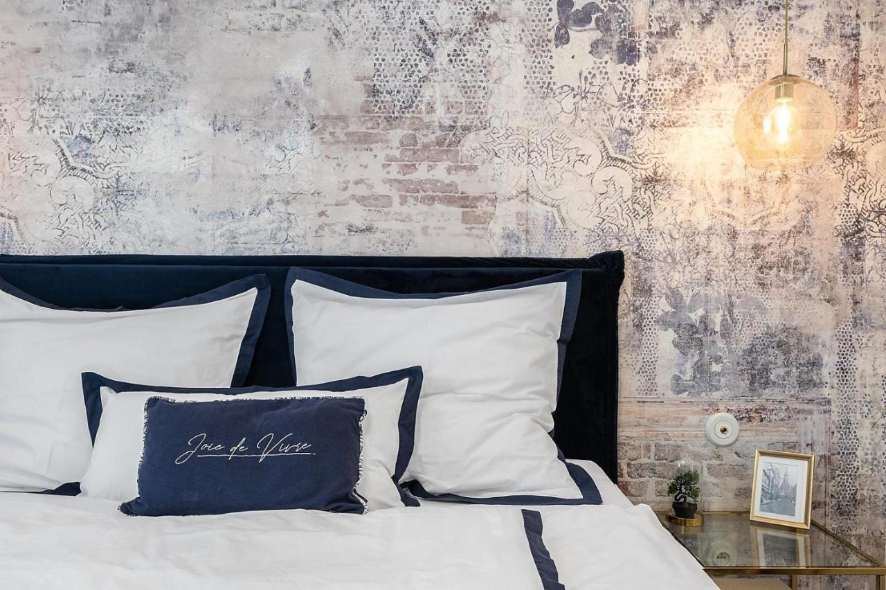 New Design & High Standard Apt From 16Th Century In Old Town-Free Parking Bratislava Extérieur photo