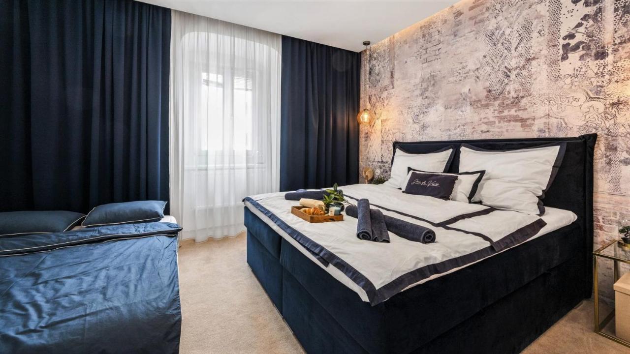 New Design & High Standard Apt From 16Th Century In Old Town-Free Parking Bratislava Extérieur photo