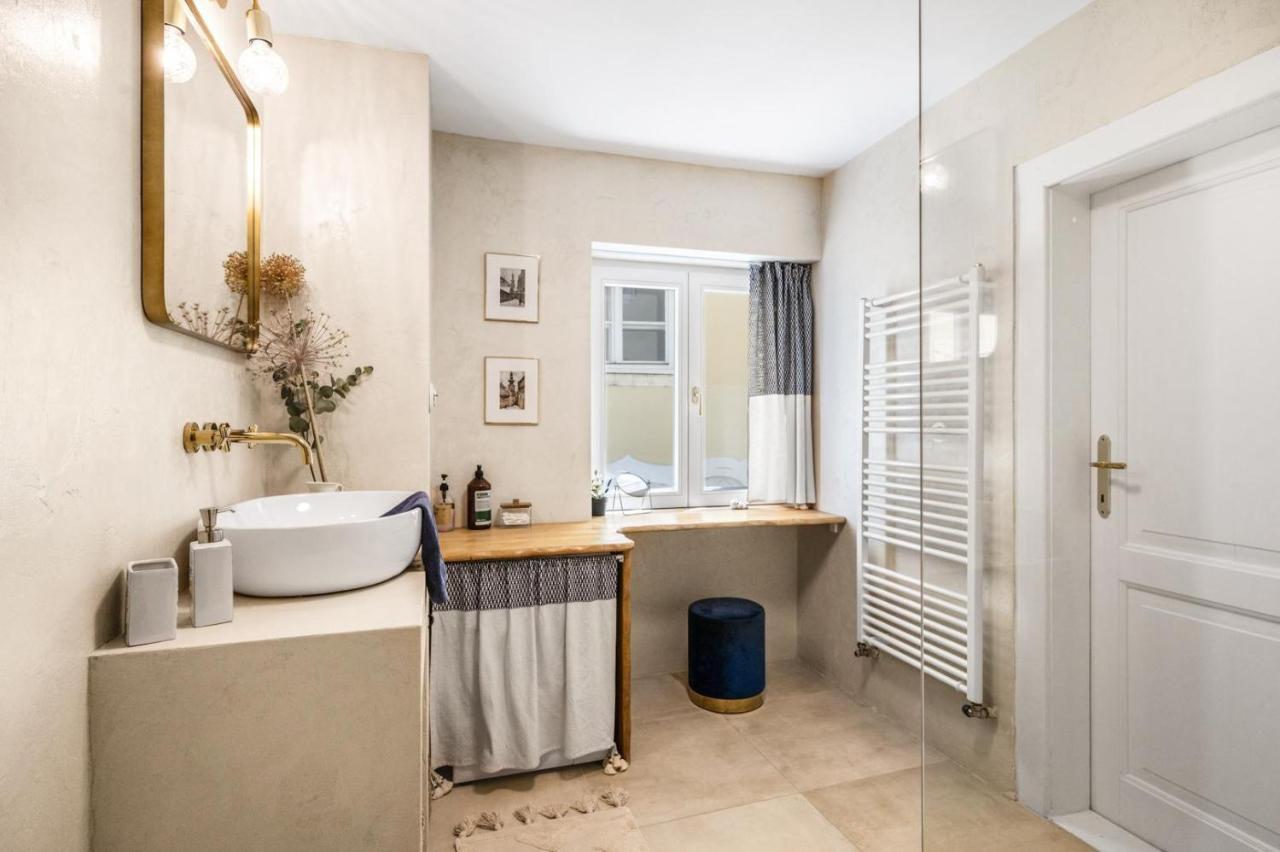 New Design & High Standard Apt From 16Th Century In Old Town-Free Parking Bratislava Extérieur photo